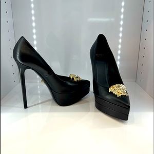 VERSACE Blk Palazzo Medusa Platform Pumps size 8